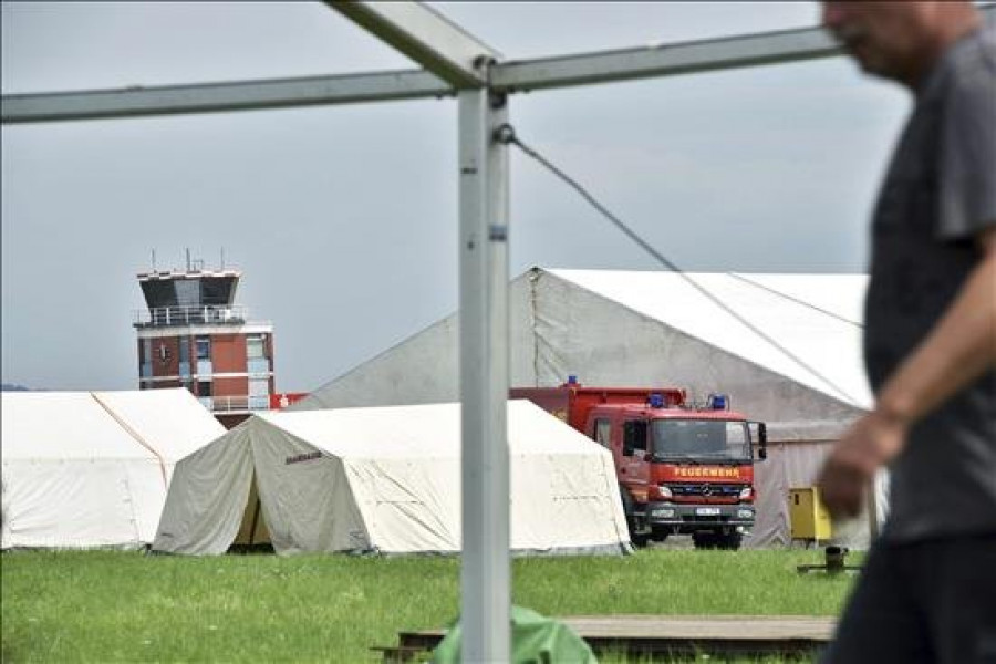 La llegada de refugiados desborda Alemania, mientras crecen los ataques racistas