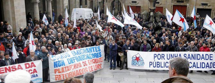 Medio millar de personas protesta en Santiago por el copago farmacéutico