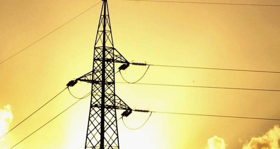 El precio de la luz subirá este lunes un 43,42% y marcará el nivel más alto