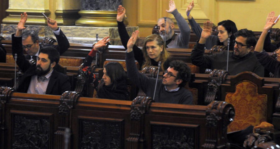 El pleno aprueba el presupuesto y avisa a la Marea del fin de las excusas