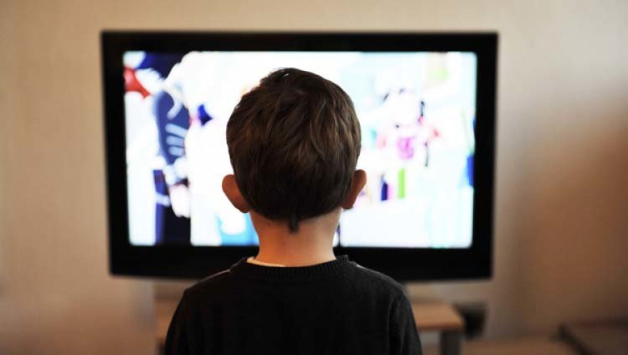 El 25% de los niños gallegos ve la televisión en horario adulto