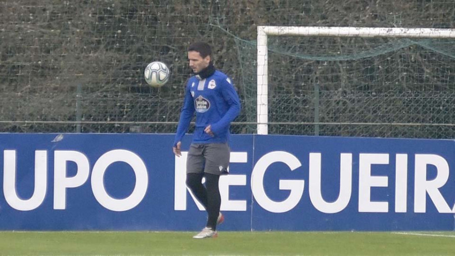 Jovanovic trabaja con el readaptador en la vuelta del Depor a Abegondo