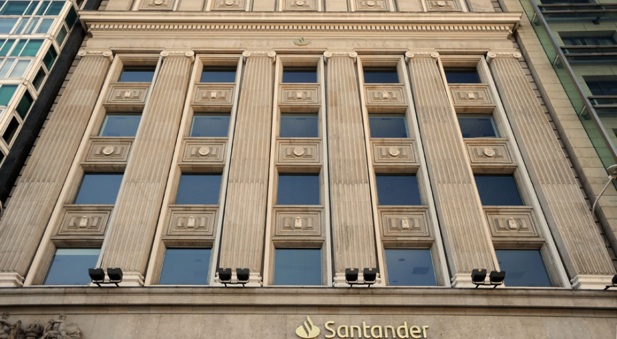 El edificio del Banco Hispano de Los Cantones acogerá la sede de la Fundación Amancio Ortega
