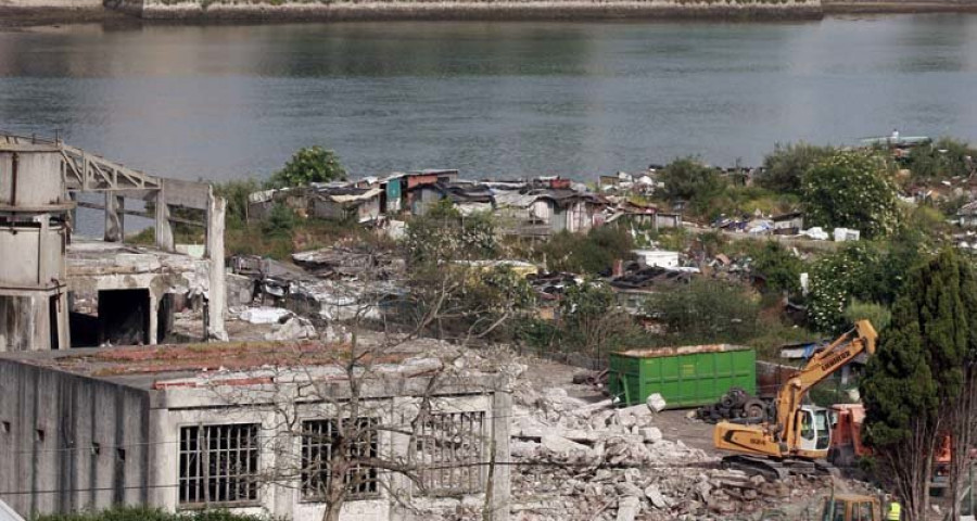 Varela proyecta un paseo marítimo tras la recuperación de los terrenos de A Pasaxe