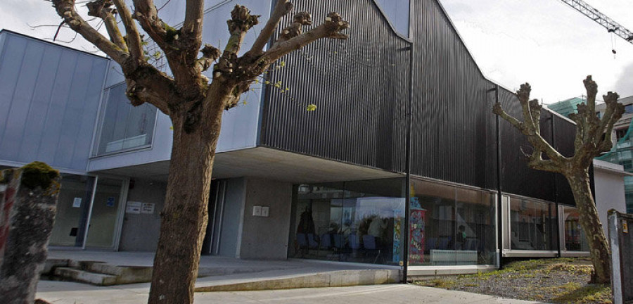 Down Coruña cumple un año en su nueva sede sin que la obra de la plaza interior se haya terminado