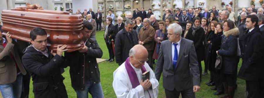 CABANA-Los restos mortales de Manuel Soto descansan ya en el cementerio de Nantón