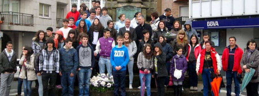 Alumnos del Otero Valcárcel rinden tributo ante el Panteón de los Mártires