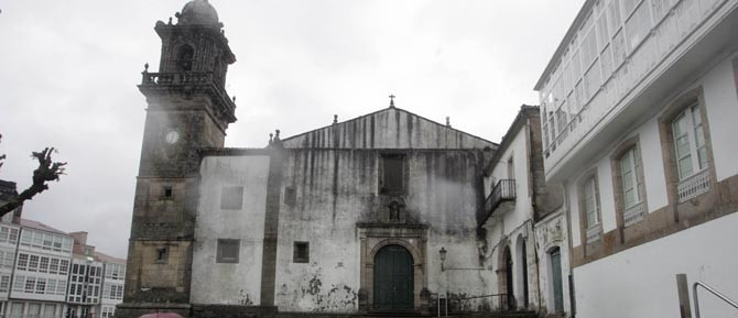 BETANZOS-El PP exige que el salvaescaleras de Santo Domingo se ponga en marcha