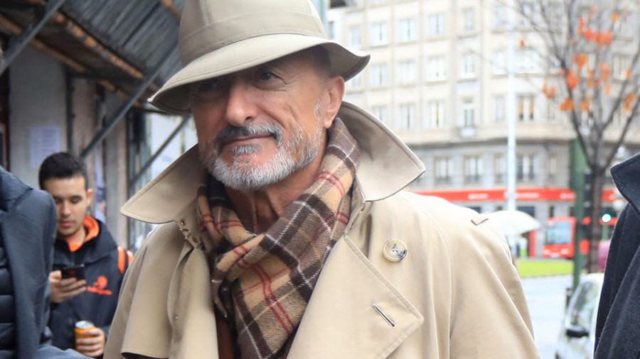 Arturo Pérez-Reverte | “El acto técnico de escribir me molesta mucho, pero me  gusta imaginar y leer”