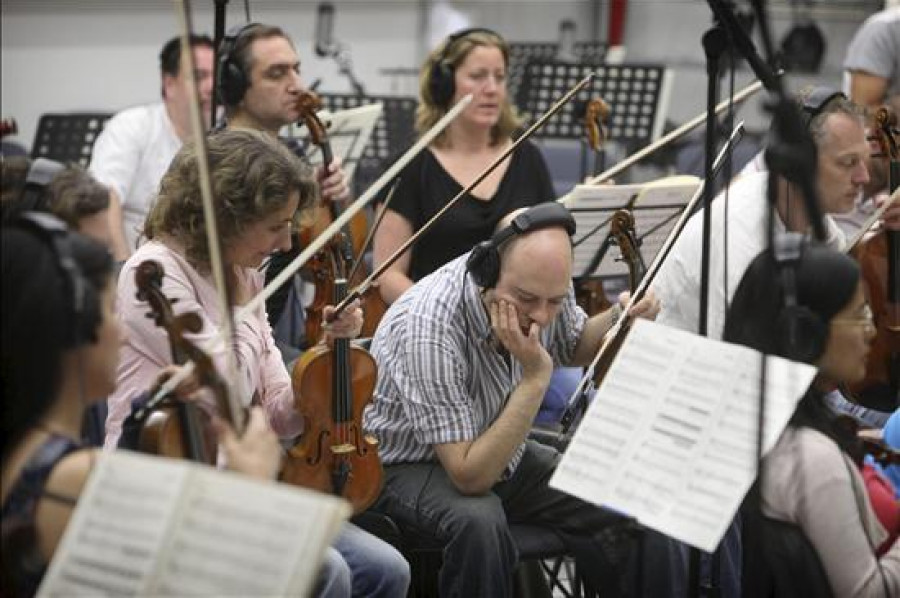 La Orquesta Sinfónica de Galicia graba la banda sonora de "Invasor"