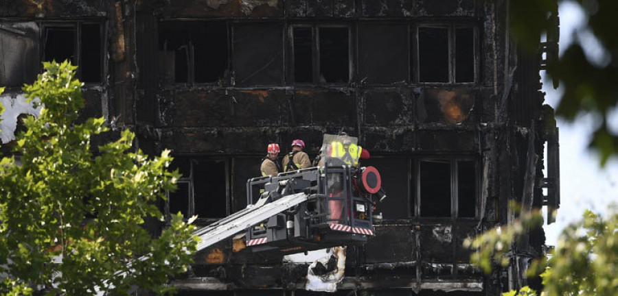 Unos 600 edificios de Inglaterra tienen un revestimiento similar al de la torre que se incendió