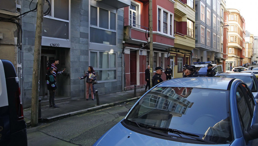 La comunidad okupa podrían permanecer más de un año en el edificio abandonado de la calle de la Paz