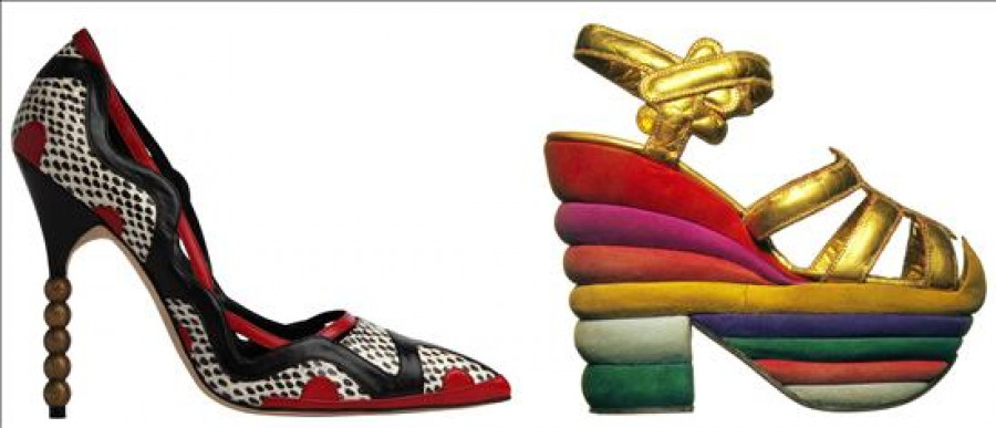 Zapatos de culto de Blahnik y de Ferragamo se exhiben en Barcelona