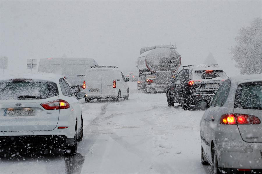 La nieve y la lluvia complican el tráfico en casi 40 carreteras de Galicia