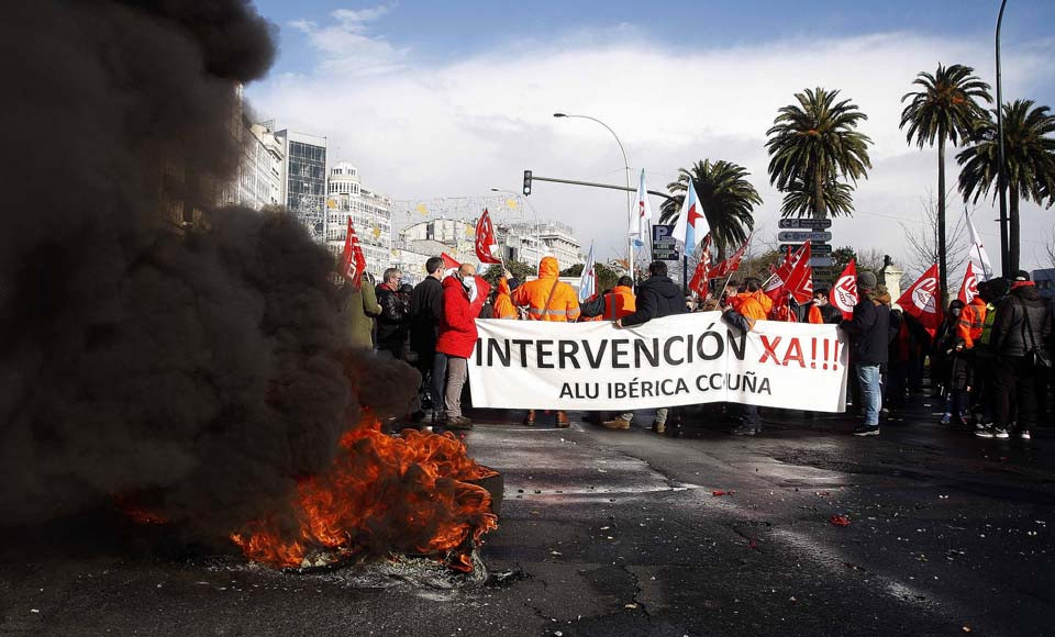 Empleados de Alu Ibérica “toman” la ciudad exigiendo la intervención