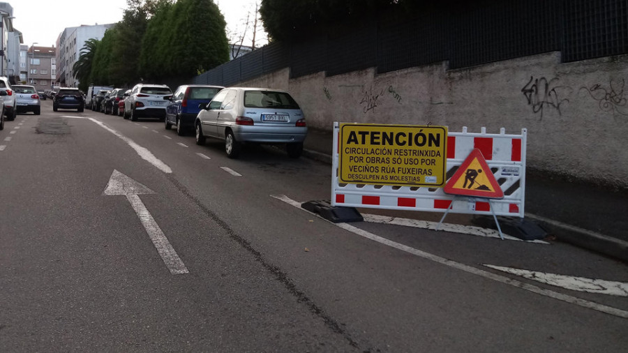 Un enorme laberinto viario para conductores foráneos en el alto de Perillo