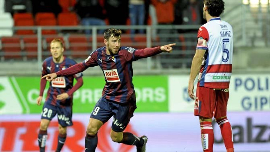 El Eibar golea al Granada