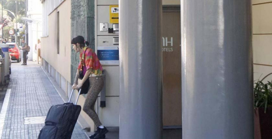 A Coruña recibe más turistas procedentes del extranjero y pierde viajeros españoles