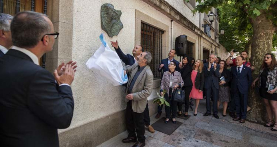 Ourense salda a súa “débeda” e nomea a Carlos Casares como Fillo Predilecto