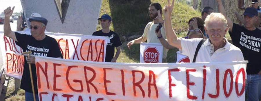 La protesta de los afectados por el Parque Ofimático apenas provoca retenciones en Alfonso Molina