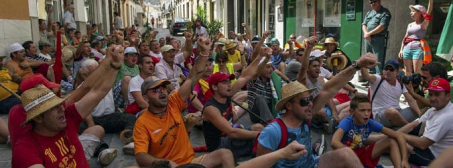 Los sindicalistas andaluces ocupan de forma simbólica una entidad bancaria