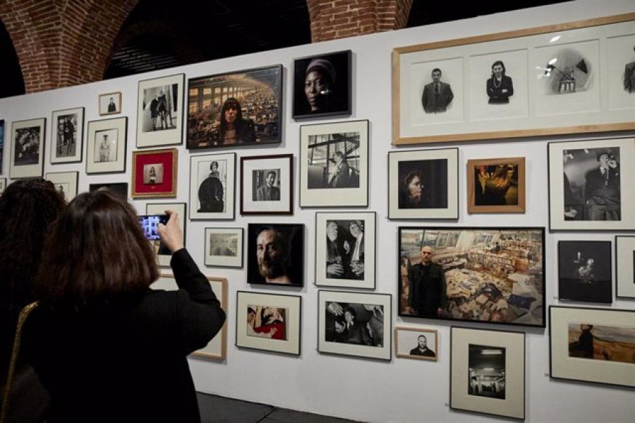 Una exposición recorre la historia de ARCO a través de 450 fotografías de 80 artistas