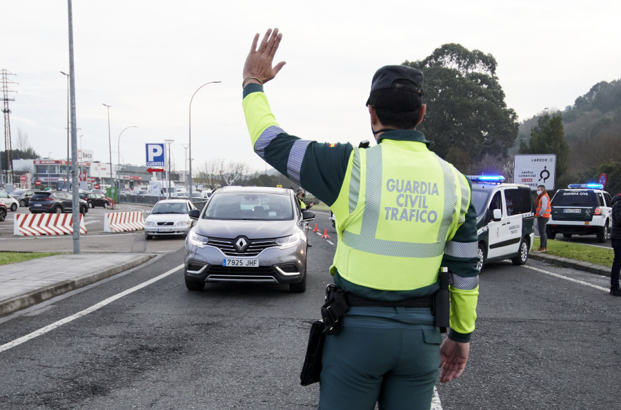 La Guardia Civil y la Policía Local desalojan una fiesta con diez personas en Mera