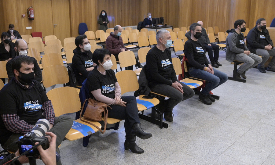Activistas de la Casa Cornide recurrirán la multa de 180 euros, que ven "un auténtico escándalo"