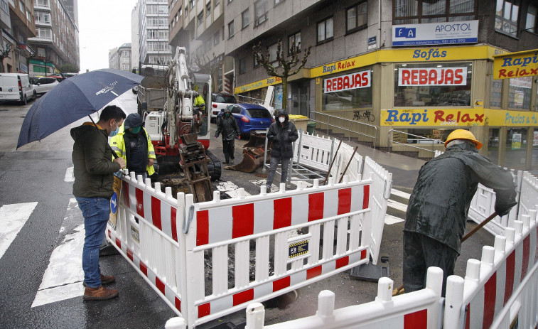 Un reventón corta un carril de La Concordia durante dos semanas
