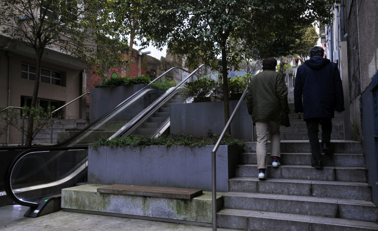 Urbanismo estudia cubrir la escalera de Maestro Clavé para evitar averías