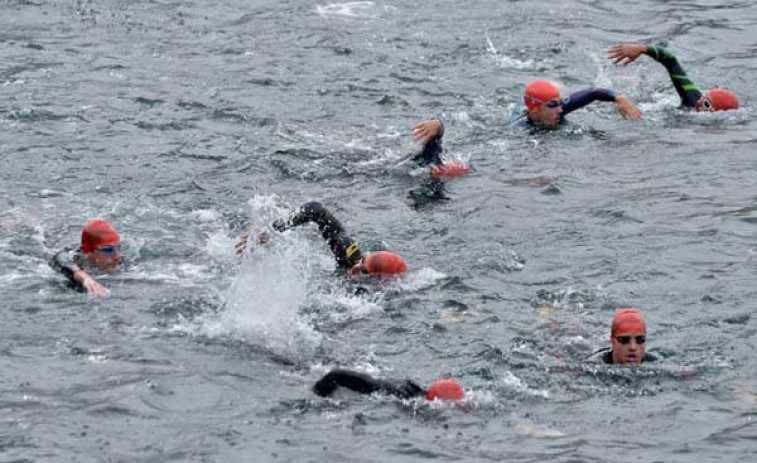 El triatlón obliga a cortar la carretera de acceso a Mera