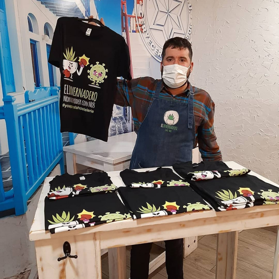 Un hostelero del Barrio de las Flores convierte su bar en una tienda temporal