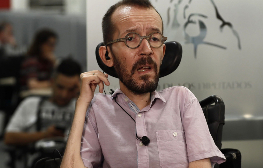 Echenique no manda en los senadores