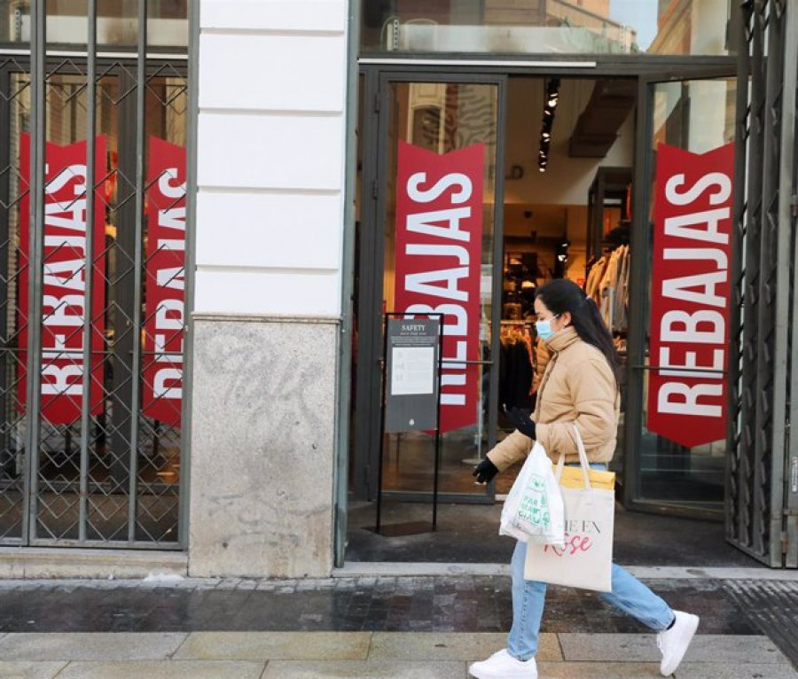 El gasto medio de los españoles en las rebajas fue un 30% menor que en 2020