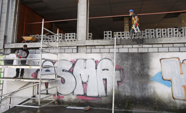 El Ayuntamiento ordena que se tapie la primera planta del edificio abandonado de Vioño