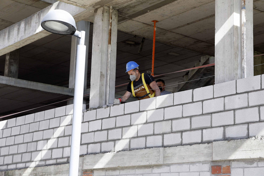 La Policía Local pone fin a la vigilancia del edificio de Vioño para evitar que los okupas vuelvan a instalarse