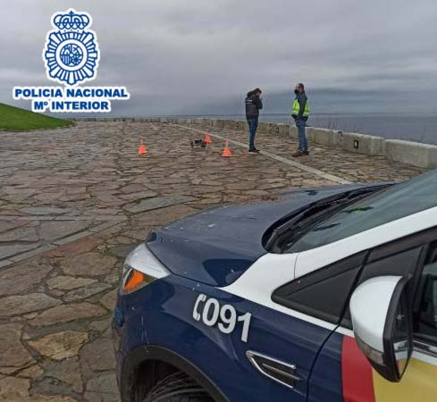 La Policía Nacional despliega en A Coruña un nuevo equipo de protección aérea contra los drones
