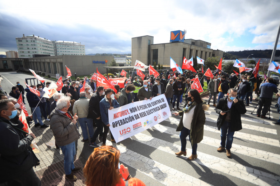 Empleados de Naturgy protestan por el traslado del centro de operaciones red norte a Madrid