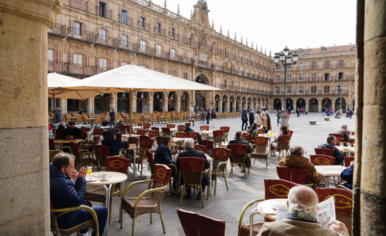 Las comunidades estudian aliviar las medidas en Semana Santa