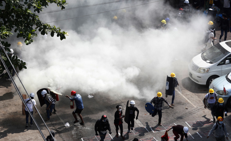 Al menos 18 muertos en nuevas manifestaciones contra la junta militar en Birmania