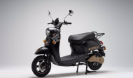 Estrella Galicia 0,0 apuesta por la movilidad sostenible con motos eléctricas de la mano de la startup Velca