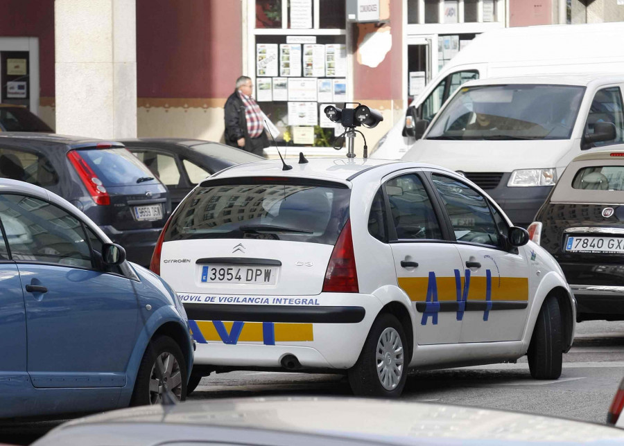 Un nuevo “multamóvil” podría vigilar las calles coruñesas este año