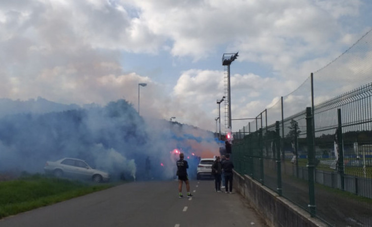 Medio centenar de seguidores animaron al Depor en la víspera del duelo ante el Pontevedra