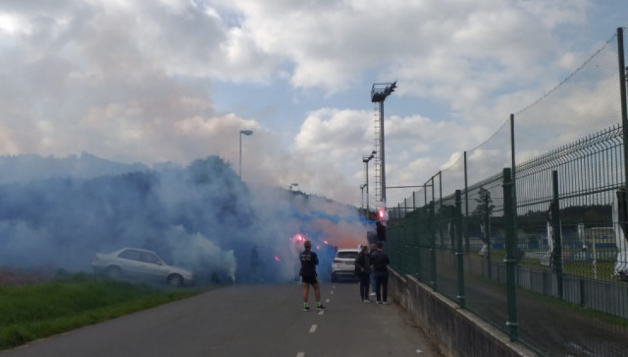 Medio centenar de seguidores animaron al Depor en la víspera del duelo ante el Pontevedra