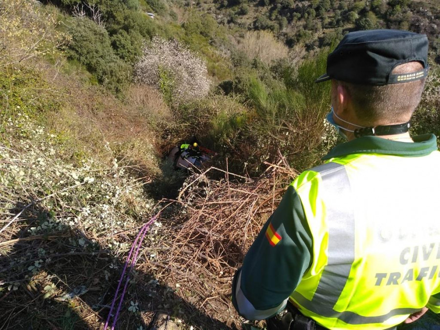 Herida una mujer de 70 años tras despeñarse con su turismo en O Barco de Valdeorras