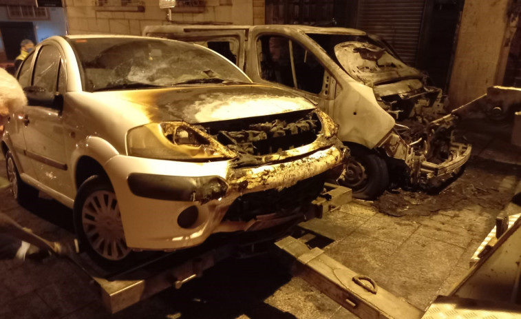 Detenidos dos hombres tras el incendio de una furgoneta en Vigo