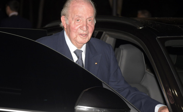 Juan Carlos I, fotografiado al salir de un club privado en Londres