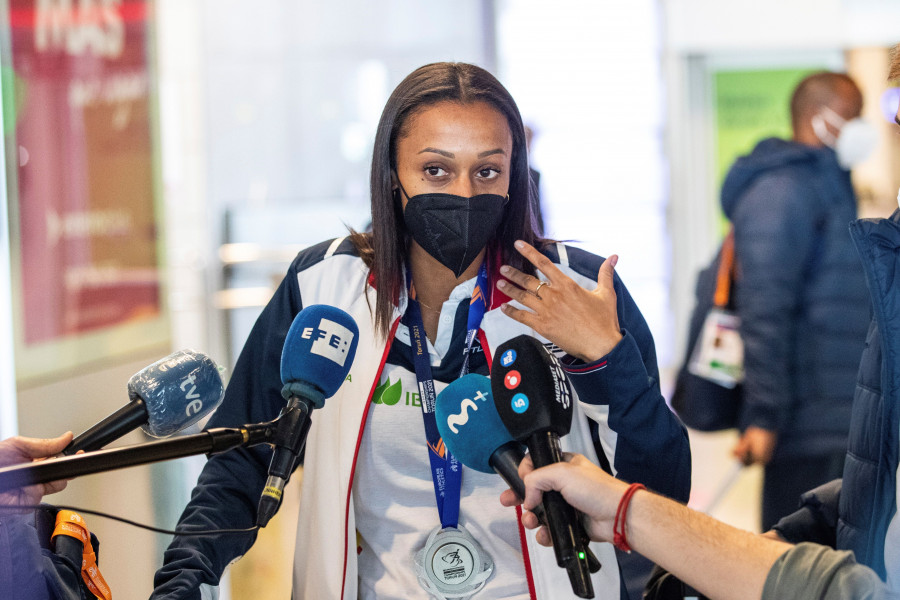 Peleteiro dedica la plata a las mujeres luchadoras