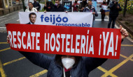 Cientos de hosteleros marchan en Santiago para pedir a las administraciones 