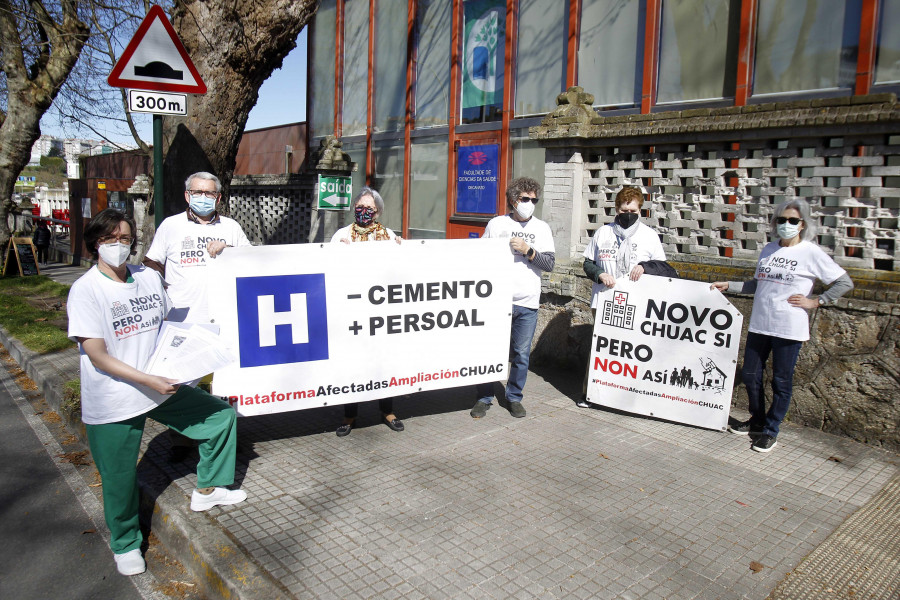 Los afectados por la ampliación del Chuac presentan nuevas opiniones de varios expertos